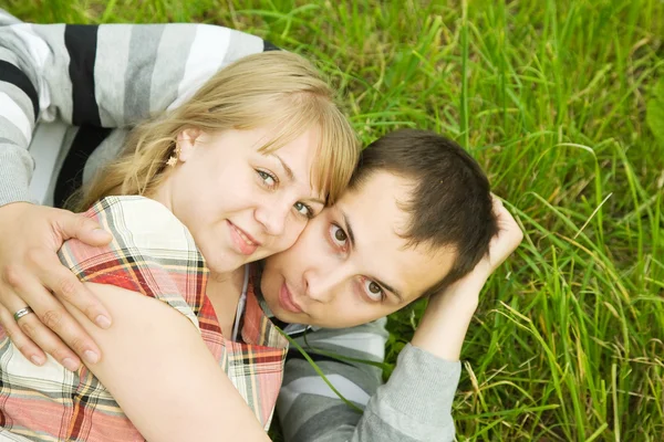 Loving Young Couple Resting Park — Stock Photo, Image