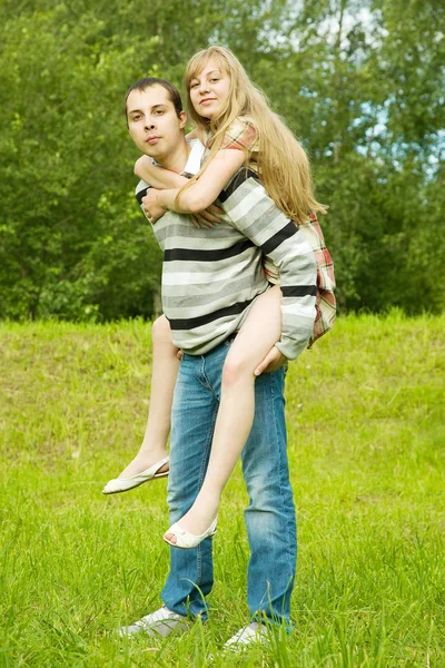 Guapa Chica Abrazando Guapo Novio Mientras Tanto Riendo Mirando Lado —  Fotos de Stock