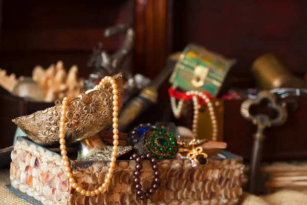 Baús de tesouro com jóias — Fotografia de Stock