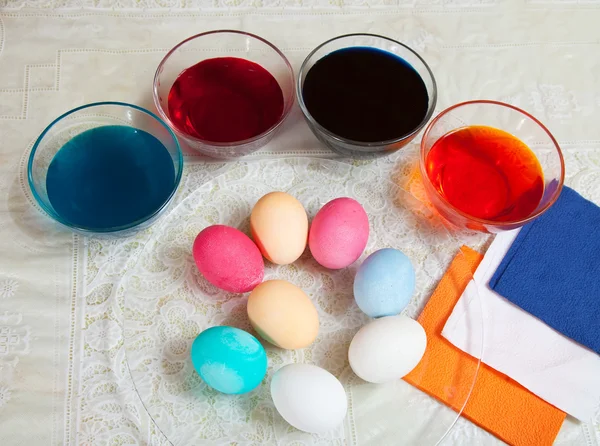Coloring eggs for Easter — Stock Photo, Image