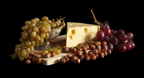 Grapes and cheese with nuts — Stock Photo, Image