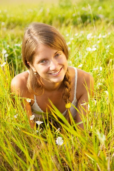 Teenager girl lying at grass — Stock Photo, Image