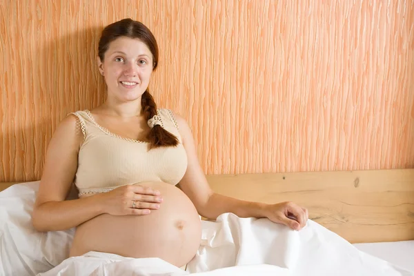 Šťastná těhotná žena — Stock fotografie