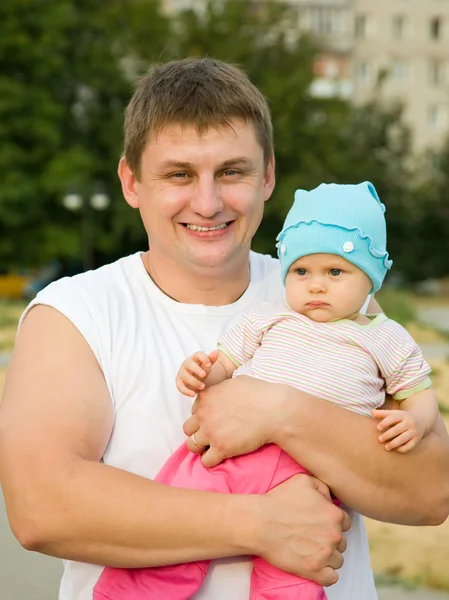 Ευτυχής πατέρας με το μωρό — Φωτογραφία Αρχείου