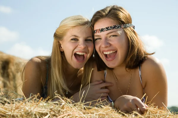 Glada tjejer — Stockfoto
