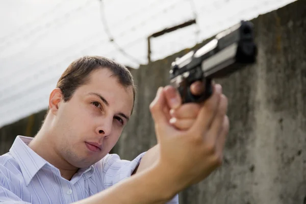 Man aiming a black gun — Stock Photo, Image