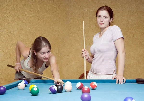 Women playing billiards — Stock Photo, Image