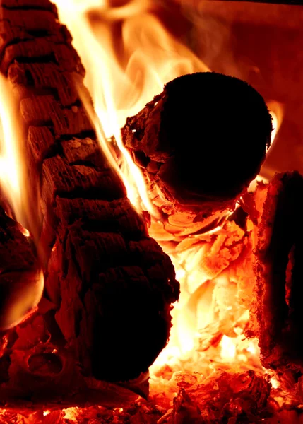 Wood burning in fireplace — Stock Photo, Image