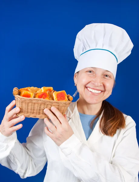 Portrait of female cook with cookie — Stock Photo, Image