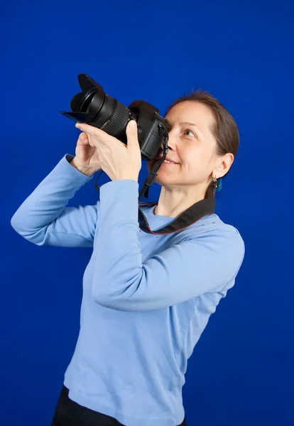 Frau mit Kamera — Stockfoto