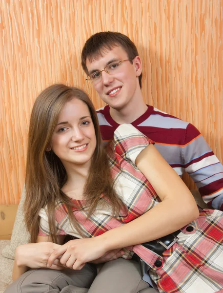 Couple sitting on sofa — Stock Photo, Image