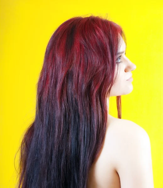 갈색 머리 소녀의 모습 — 스톡 사진