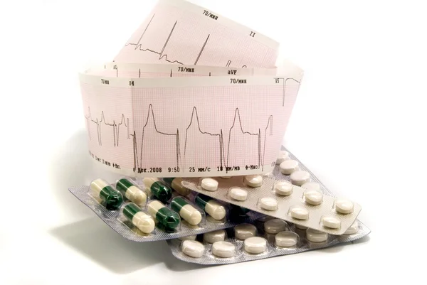 Cardiogram and pills — Stock Photo, Image
