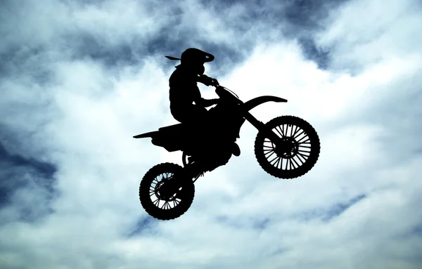 Moto Racer im Himmel — Stockfoto