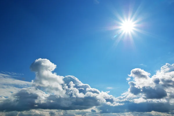 Kék ég és nap — Stock Fotó