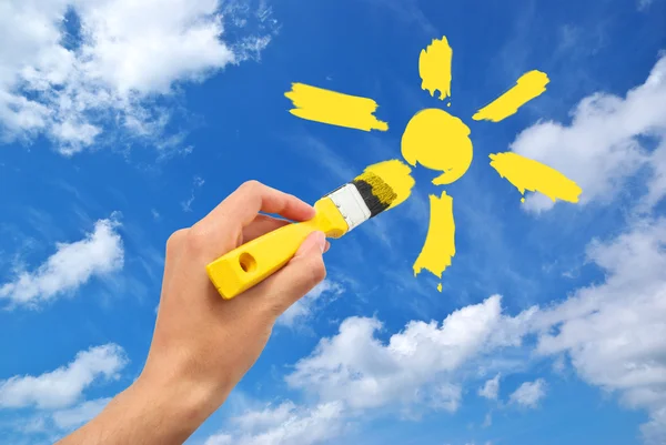 Ręcznie rysować słońce w niebo — Zdjęcie stockowe