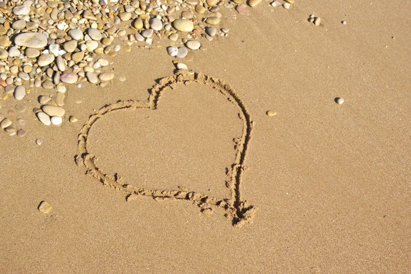 Srdce na pláži. — Stock fotografie