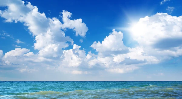 Krásné pobřeží pláže na den. přírodní složení. — Stock fotografie