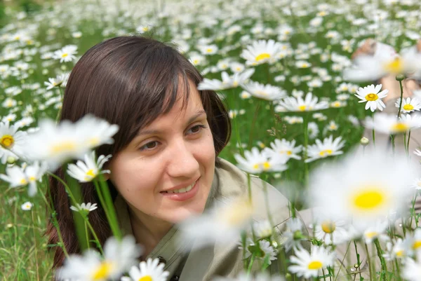 Girl in meadow — Stock Photo, Image