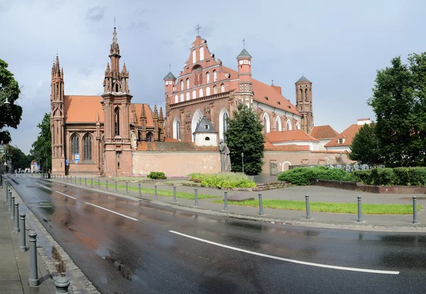 Igreja de Santa Ana e o panorama do Mosteiro de Bernardine — Fotografia de Stock
