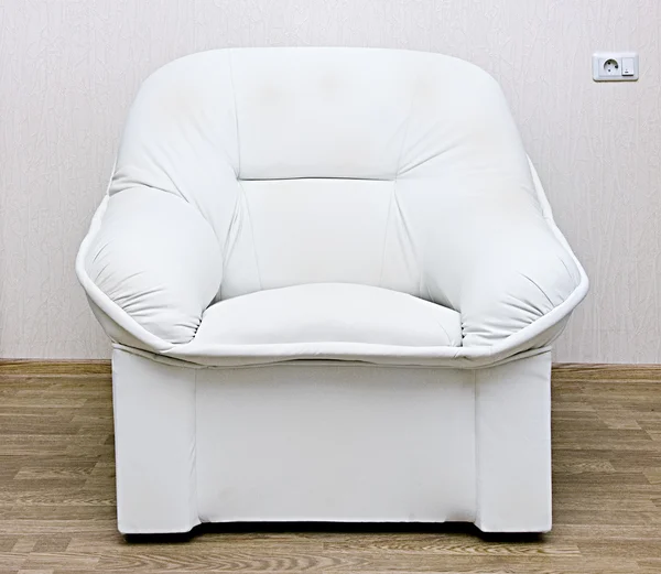 白色现代沙发上白色隔离 — 图库照片
