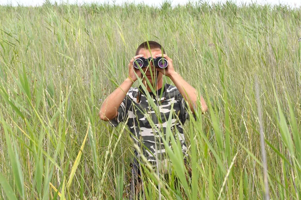 stock image A border war is looking through binoculars