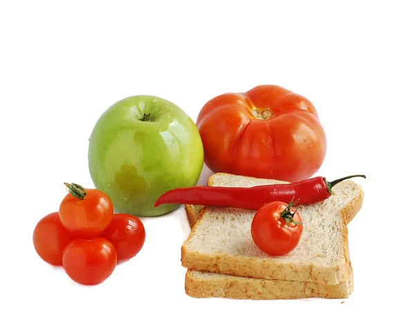 Zelené jablko, chléb a rajčaty — Stock fotografie