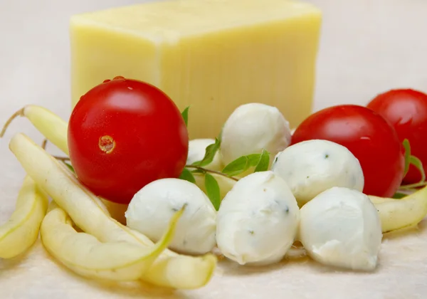 Cheese and vegetables — Stock Photo, Image