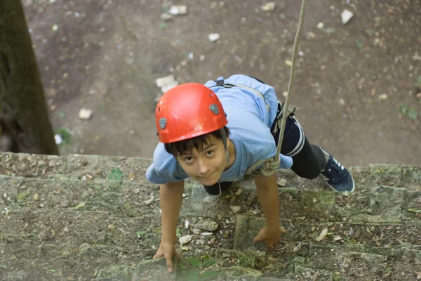 Молодой альпинист — стоковое фото