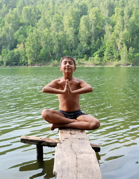 Asiático chico relajarse —  Fotos de Stock