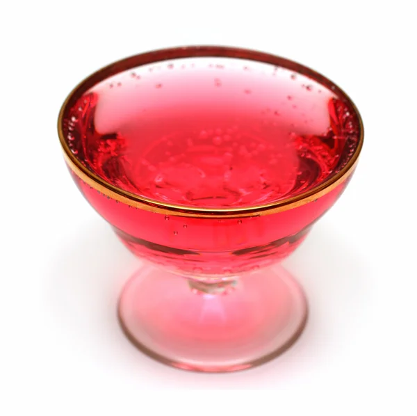 Glass with red aerated water — Stock Photo, Image