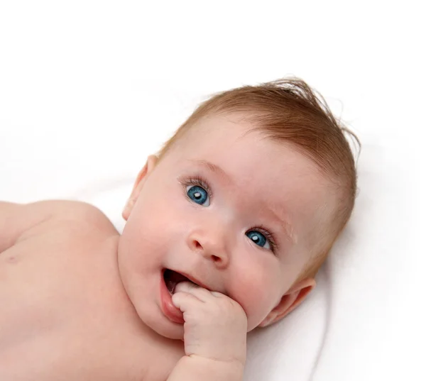 Nő pózol a keresztbe손가락을 빠는 아기 소녀 — 스톡 사진