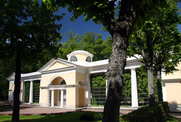 Pavlovsk Parkı 'ndaki pavyon — Stok fotoğraf