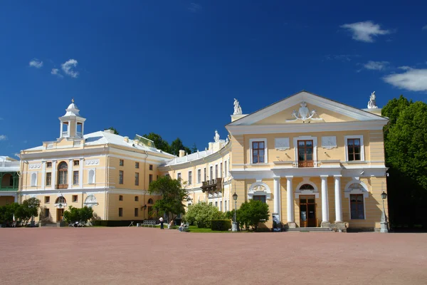 Grande palácio no parque de Pavlovsk — Fotografia de Stock