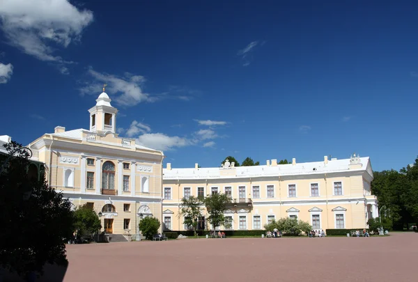 Luxusním paláci, v parku pavlovsk — Stock fotografie