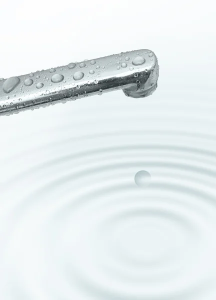 Dripping tap and ripple water — Stock Photo, Image