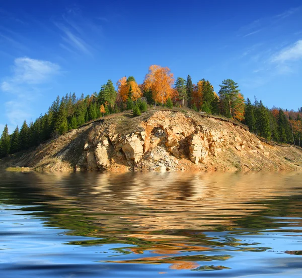 Hill in lake — Stock Photo, Image