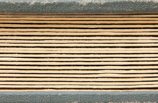 Старая книга с картонными страницами — стоковое фото