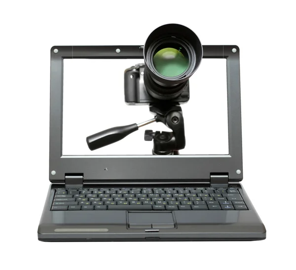 Laptop z aparatu na statywie — Zdjęcie stockowe