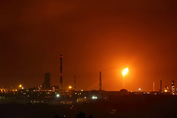 Fabbrica petrolchimica di notte — Foto Stock