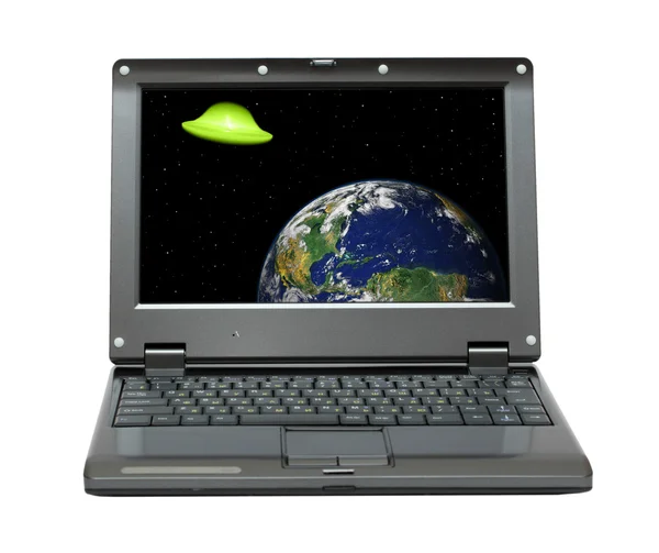 Laptop mit Weltraum-Aliens-Thema — Stockfoto
