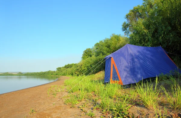 Tent outdoors - camping on river beach — Stock Photo, Image