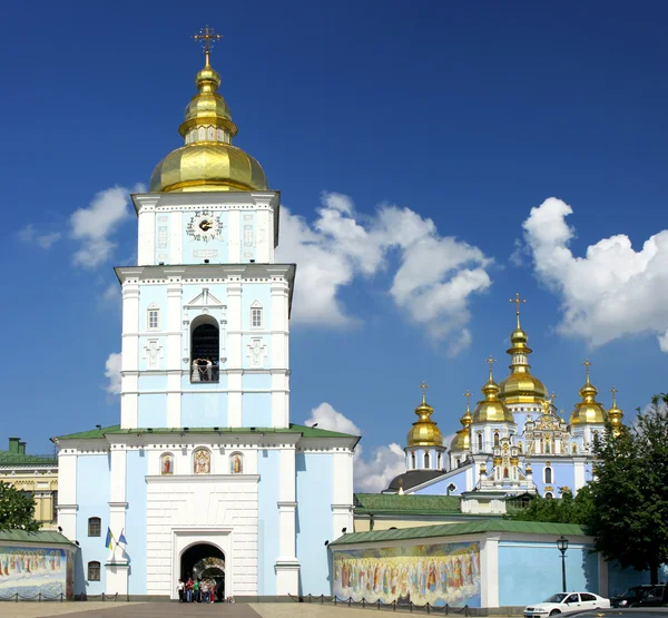 Kathedrale St. Michael mit goldener Kuppel in Kiew — Stockfoto