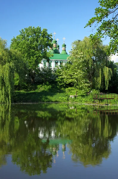 Heliga Treenighetens kitaevo kloster i Kiev — Stockfoto