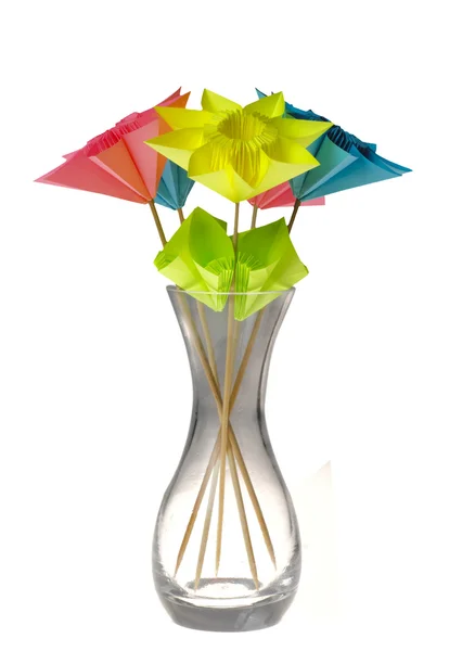 Цветы оригами в стеклянной вазе — стоковое фото