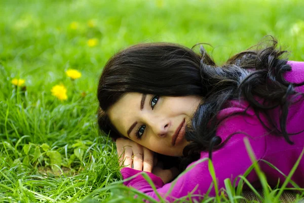Girl take pleasure on the grass — Stock Photo, Image