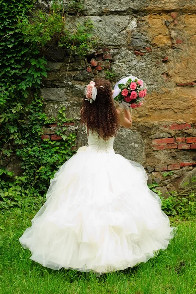 Hodit kytici nevěsty — Stock fotografie