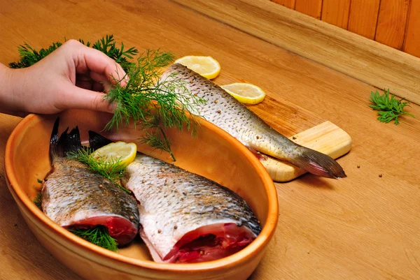 Cocinar pescado — Foto de Stock