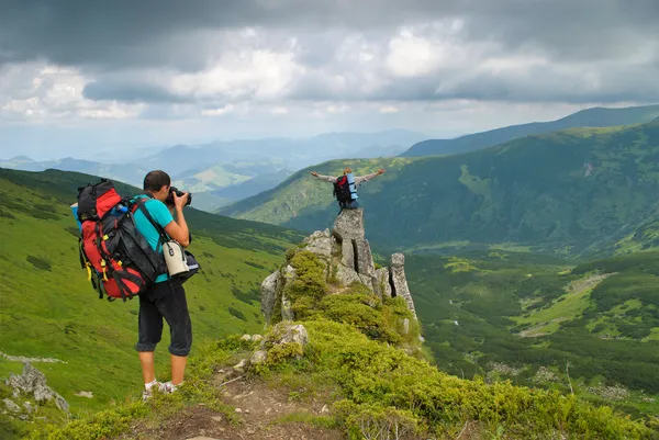 Man in montains is photographing — Stock Photo, Image