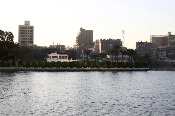 从河尼罗河大桥的日落开罗 — 图库照片
